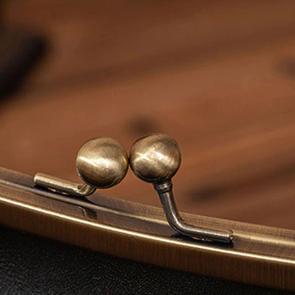 Elegant Vintage Kiss-Lock Bag - Grace's Retro Chic Must-Have