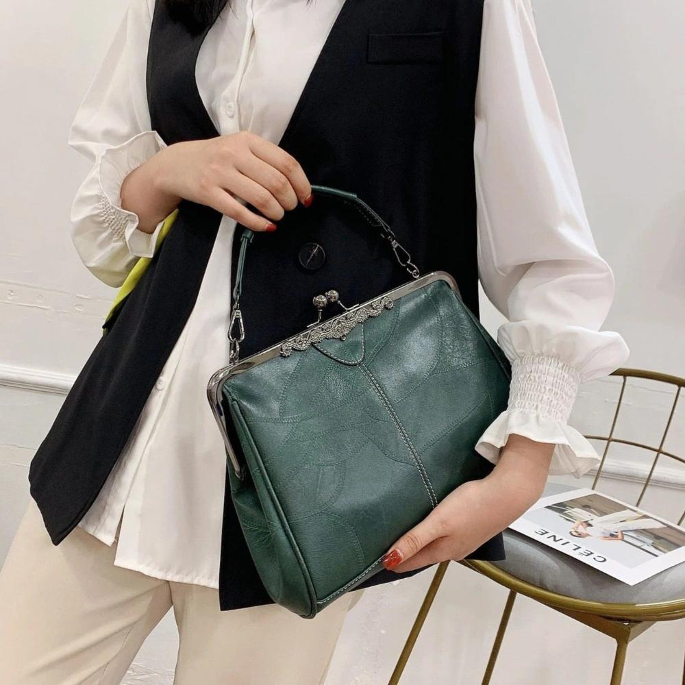 Elegant Vintage Kiss-Lock Handbag